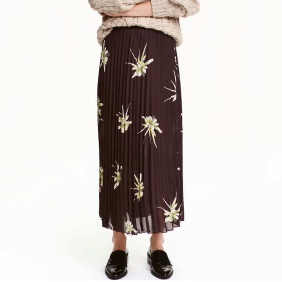 Pleated Floral Midi Skirt - Picture 3 of 4